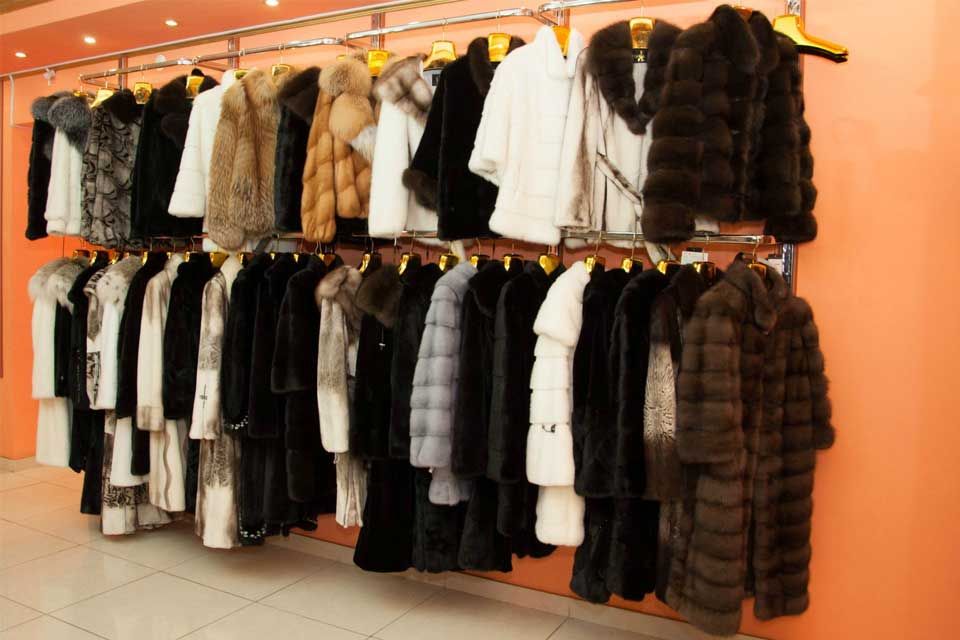 pelliccia per donna, accessori, riparazione pellicceria bettagio pellicce, rimessa a modello a Voghera, Pavia, Tortona e alessandria